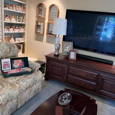 ENTERTSINMENT W/65" FLAT SCREEN