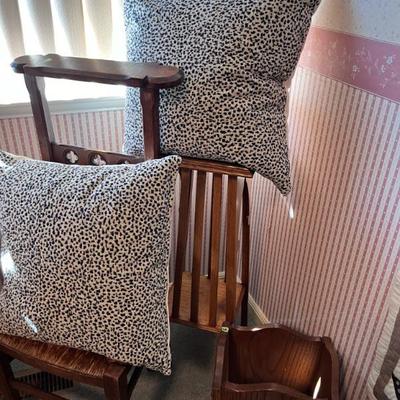 CHAIR AND TABLE
DOWN PILLOWS