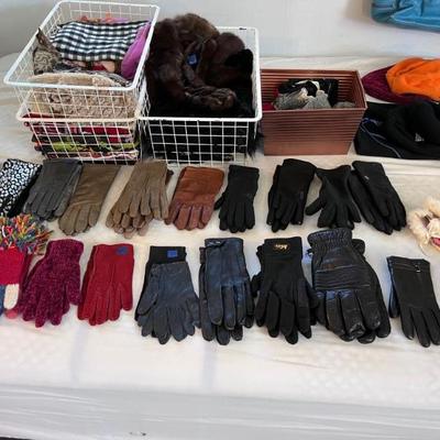 GLOVES AND SCARFS