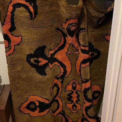 Hook style rug decor