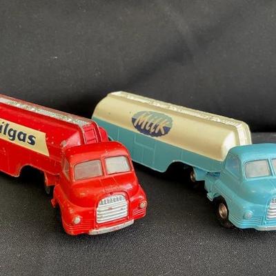 Two Corgi Metal Diecast Vehicles * Big Bedford Tractor Unit
Diecast toys