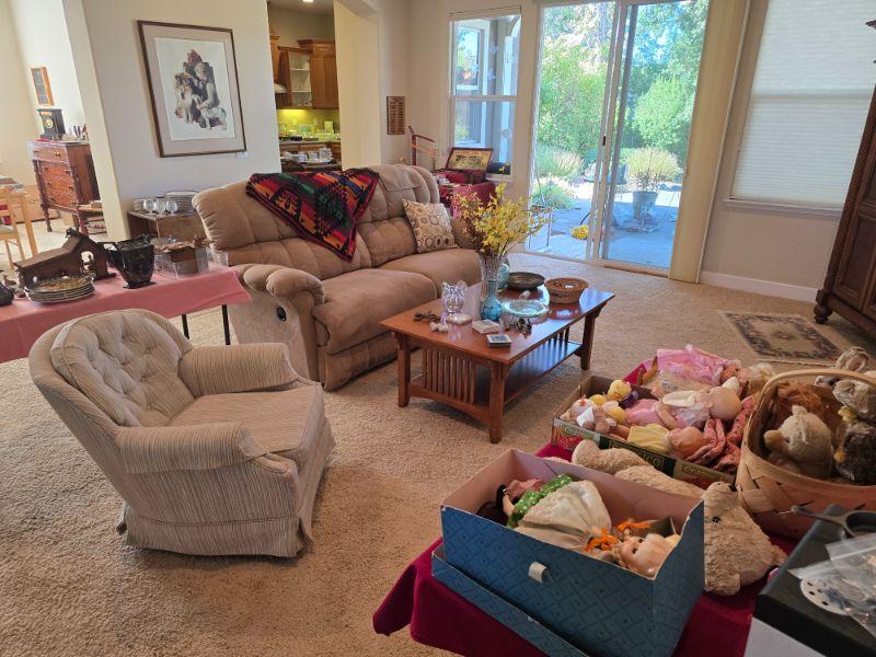 Black Cat Estate Sales Presents A Nice Collectors Sale In Oakmont