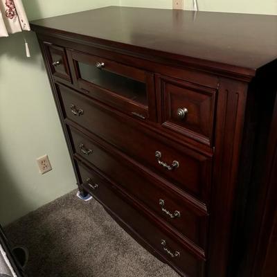 Dresser 