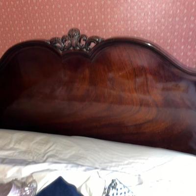 Stunning Mahogany Bedroom Set (Headboard / Footboard, Highboy, Lowboy with Mirror, Nightstands