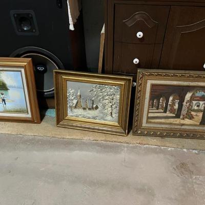 Lots of attractive and decorative oil paintings