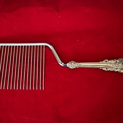 Grande Baroque by Wallace Silversmiths sterling-handled cake break