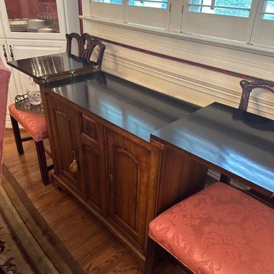 Baker Flip-Top Bar