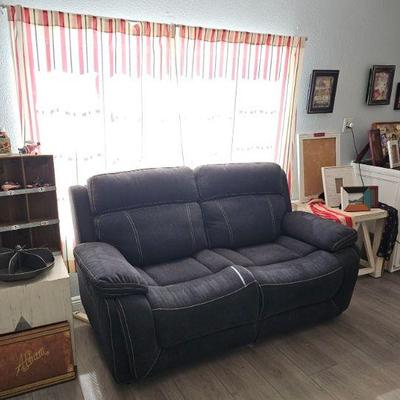 Reclining sofa 
