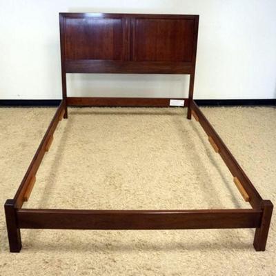 1129	STICKLEY SOLID BLACK CHERRY QUEEN SIZE BED, HEADBOARD APPROXIMATELY 51 IN HIGH
