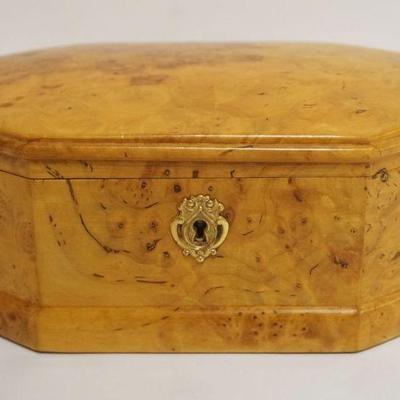 1005	REUGE SWISS MUSIC BOX IN BIRDSEYE & BURL WOOD CASE, 3 TUNES, LARA'S THEME, EDELWEISS & STRANGERS IN THE NIGHT,...
