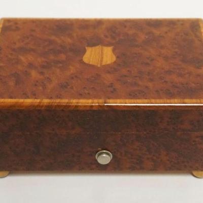 1006	SWISS MUSIC BOX IN BURL WOOD & BANDED CASE W/INLAID SHEILD MEDALION AT TOP, 3 TUNES, DOROTHY WALTZ, MARCHING THRU GEORGIA, THE...