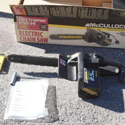 1271	MCCULLOCH 2.5 HP ELECTRIC CHAIN SAW IN BOX
