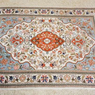 1171	SMALL PERSIAN WOOL THROW RUG, APPROXIMATELY 5 FT X 4 FT
