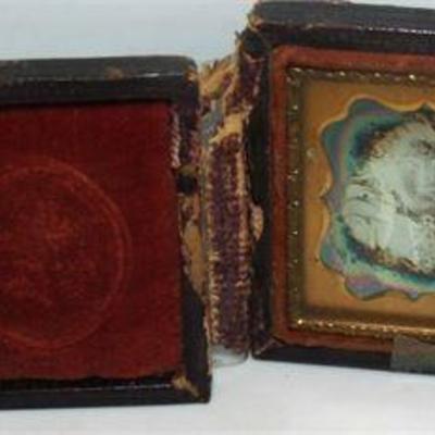 Lot 013  
Antique Daguerreotype photo