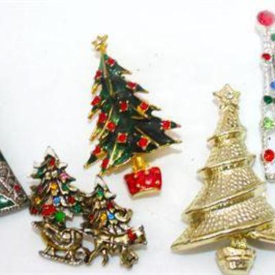 Lot 060   
Christmas Tree Brooch PIns