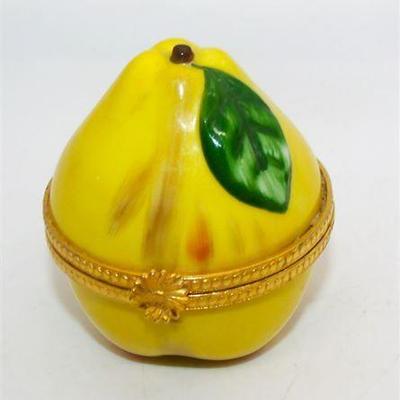 Lot 061   
Porcelain PEAR trinket box