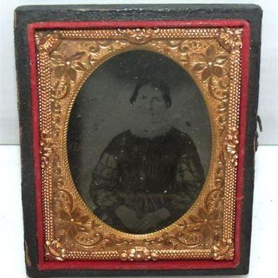 Lot 012   
Antique Daguerreotype photo