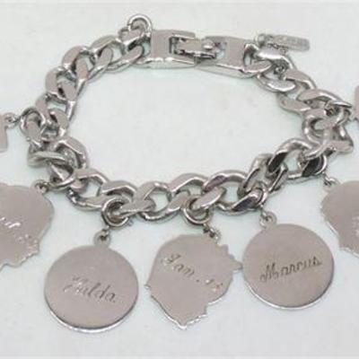 Lot 019  
Charm bracelet silhouettes Monet