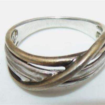 Lot 027   
Sterling Silver ring