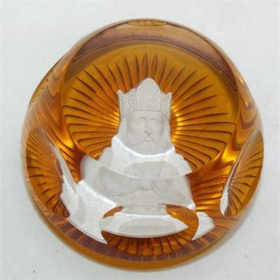 Lot 071   
Baccarat glass paperweight