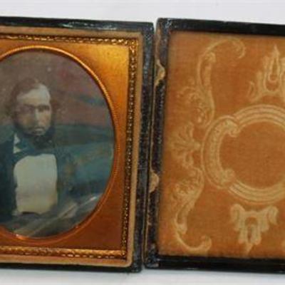 Lot 011   
Antique Daguerreotype photo
