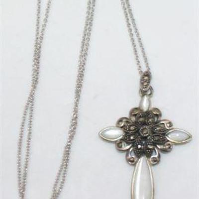 Lot 081   1 Bid(s)
Sterling Mother of Pearl Cross