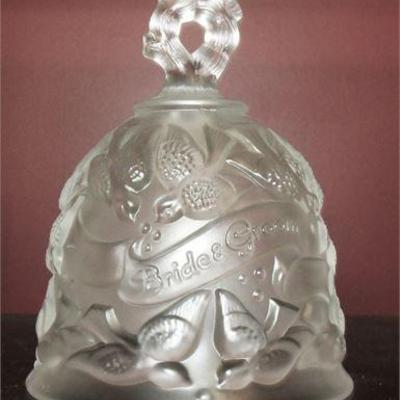 Lot 031   
FENTON bell