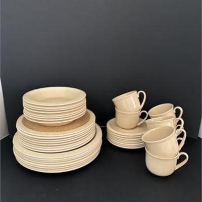 Discontinued Franciscan Sea Sculpture Sand Dinnerware Collection .jpg