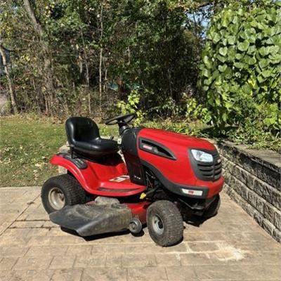 Craftsman YTS 3000 Riding Mower .jpg