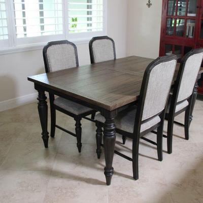 HAVERTY'S DINING TABLE W/4 CHAIRS AND LEAF
THE WESTON