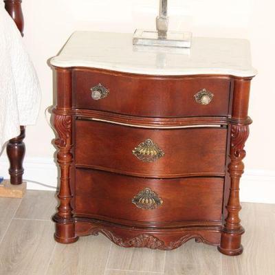 SET OF NIGHTSTANDS
