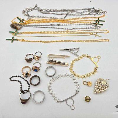 #738 • Costume Jewelry
