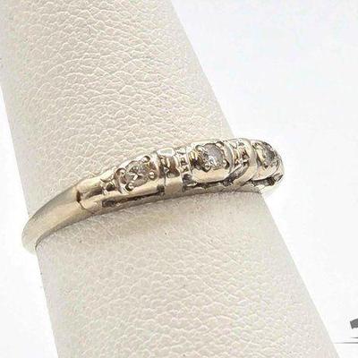 #712 • 14k Gold 3 Diamond Center Ring, 1.75g
