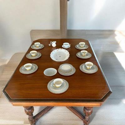 Vintage Jacobean 1920 Dining Room Table (China not included).
Table does extend
60"x 42" 
