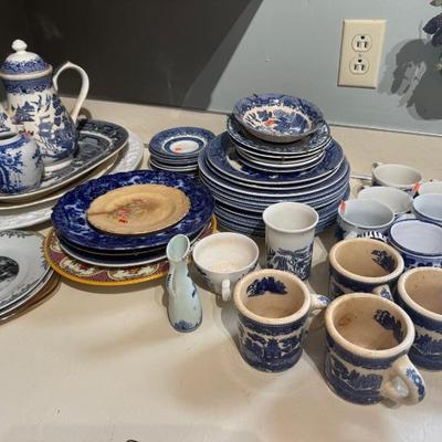 Sale Photo Thumbnail #3: blue/white china