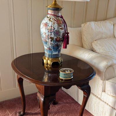 Ethan Allen Queen Anne side table 