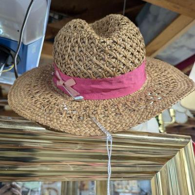 $2 golf hat w/golf club adornment