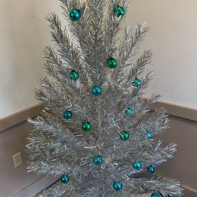 Evergleam 6' aluminum christmas tree