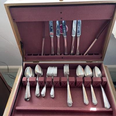 SILVERPLATE FLATWARE