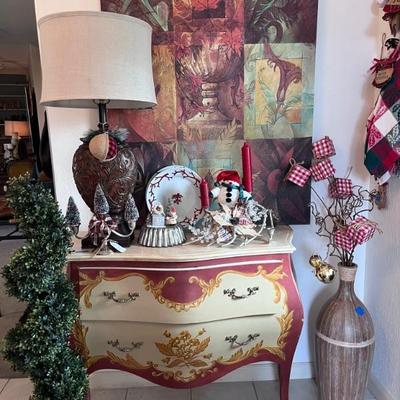 HOLIDAY AND DECOR