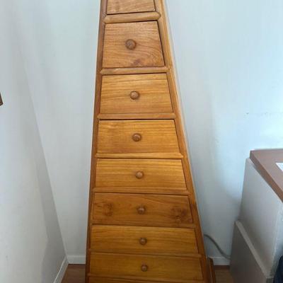 Pyramid shaped dresser