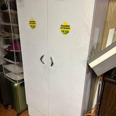 Storage cabinet