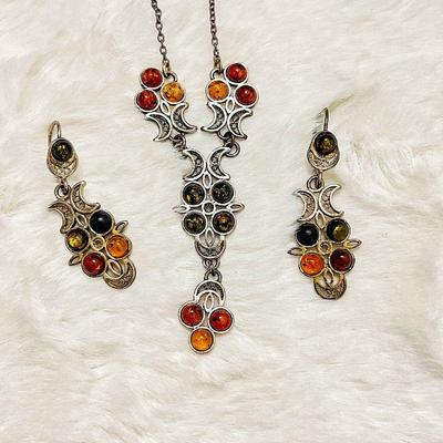 Vintage-Inspired Jewelry Set - Pendant Necklace & Earrings Sterling Silver and Baltic Amber stones