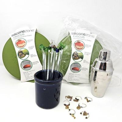  Kitchen & Entertaining Lot: (2) New silicone Microwave Discus Steamer/Warmer - Drink Stirrers & More
