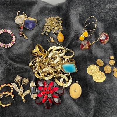 Jewelry Grab bag with Gold-Tone Costume Jewelry 