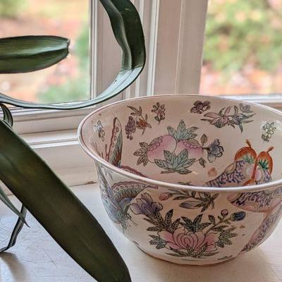 Oriental style bowl