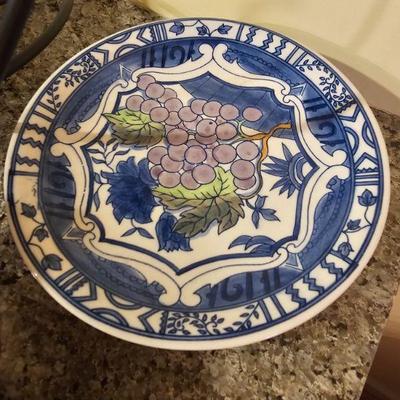 Chateau decorative plates