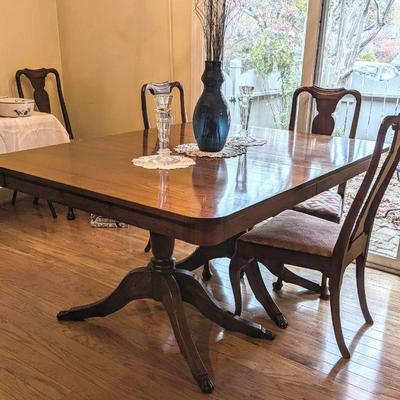 EA Clore double pedestal dining table with 4 leaves