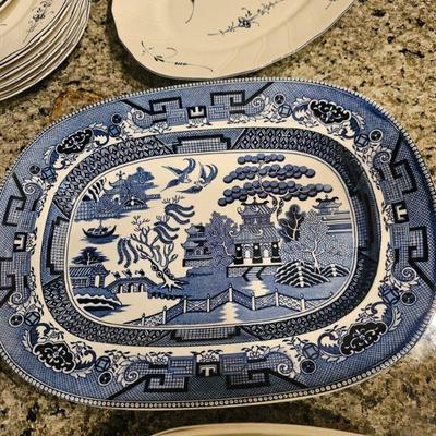 Gorgeous blue willow platter