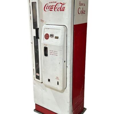 Vintage COCA COLA Machine